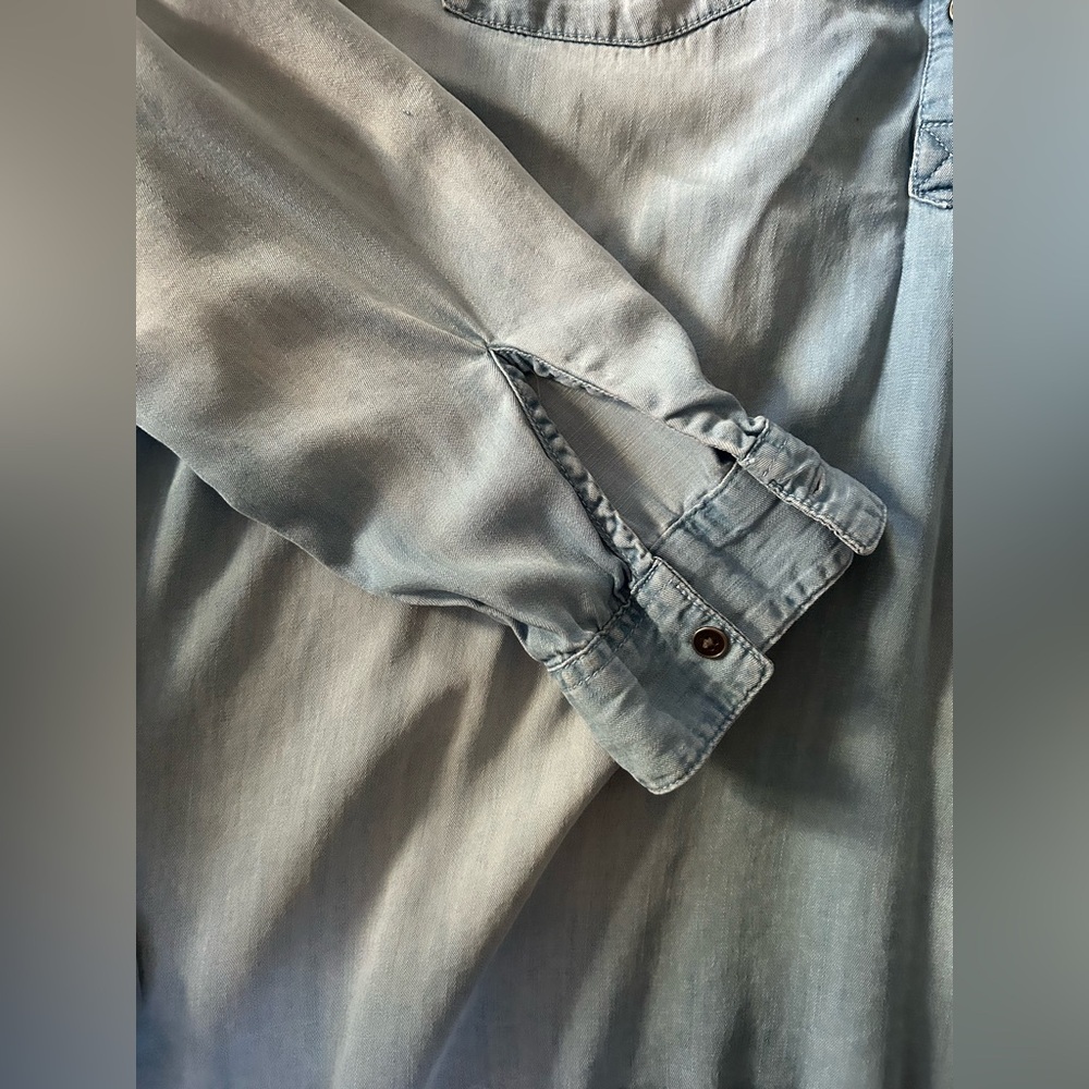 Denver Hayes Women's Light Blue Button Down Shirt - Picture 5 of 10